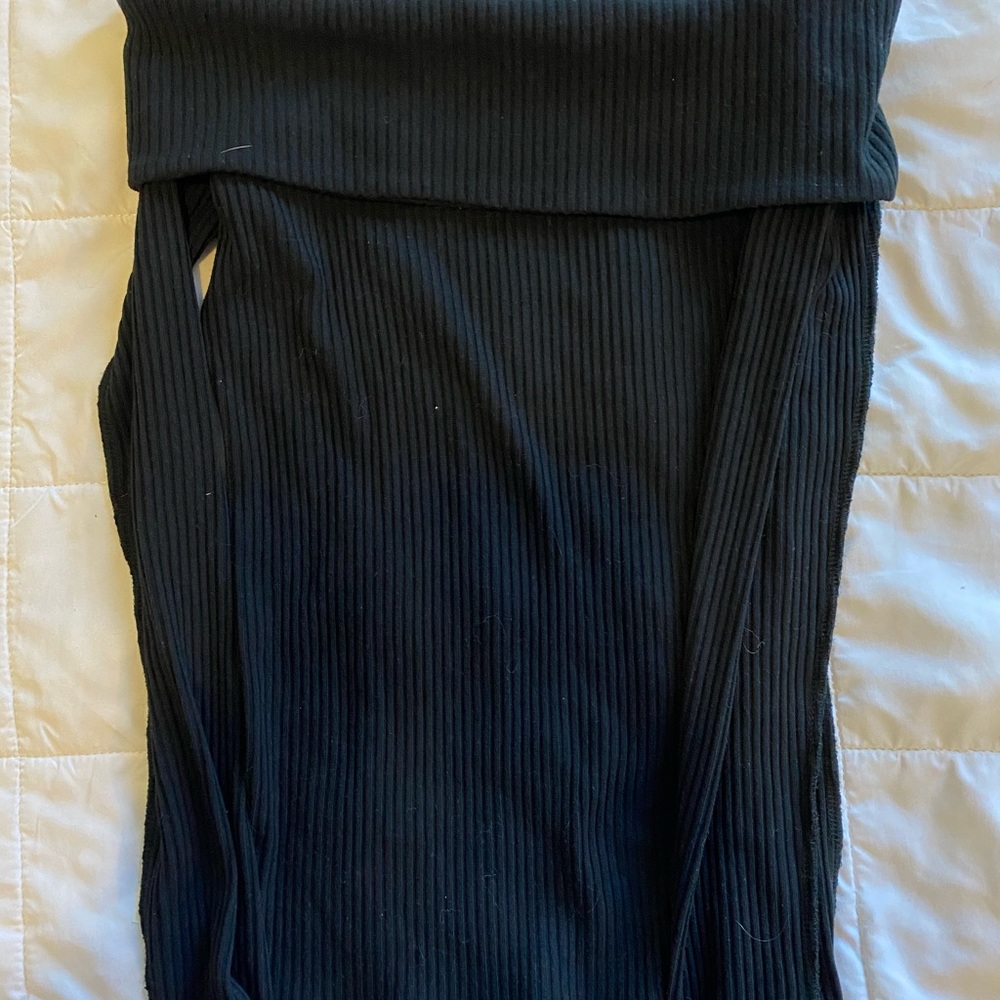 Abercombie & Fitch off the should sweater